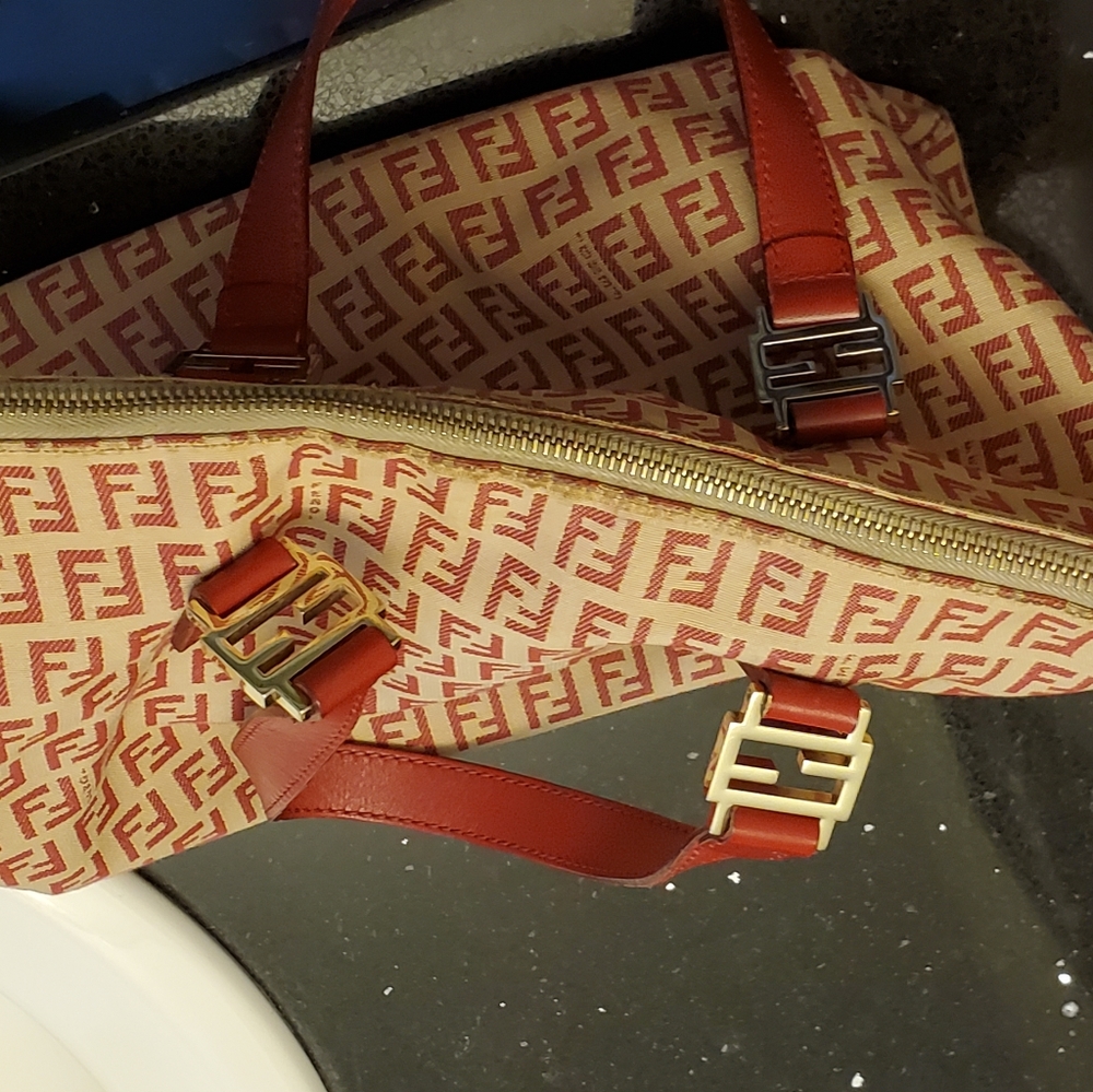 Fendi - Picture 6 of 7